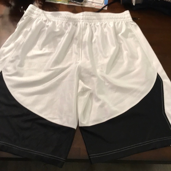 Under armor shorts - Picture 2 of 4